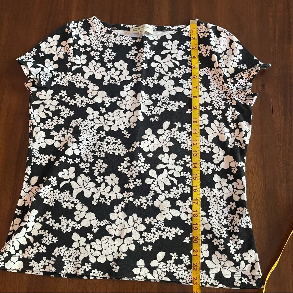 Jones New York Black Floral Short Sleeve Tee - Picture 5 of 5